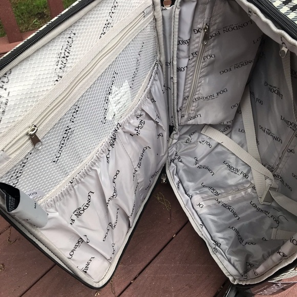London Fog LAST CHANCE 20” Expandable Carryon - Picture 4 of 6